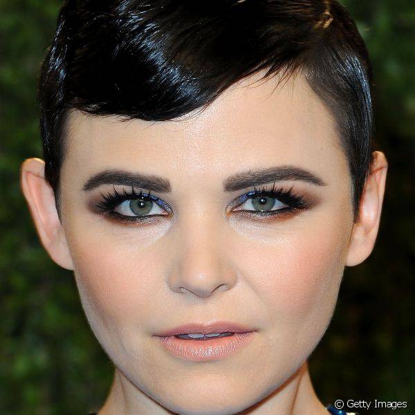 Para a Vanity Fair Oscar Party de 2013, Ginnifer harmonizou as tonalidades azul e marrom na sombra para destacar seus olhos
